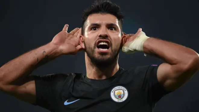 Sergio "Kun" Agüero festejando tras convertir contra el Napoli por la Champions League, partido que resultó en victoria 4-2 para el City.