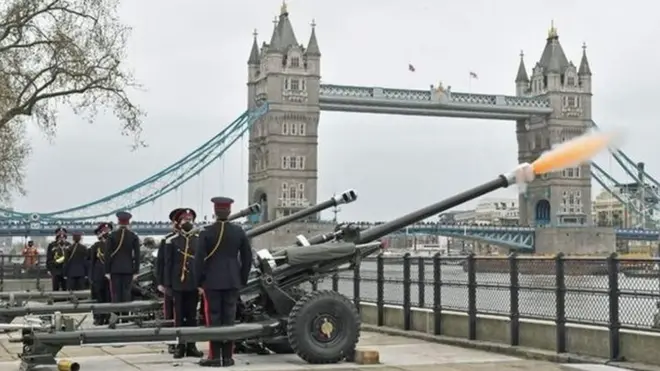 Londonda top atəşi