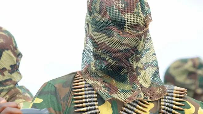 Militant wey wear mask.