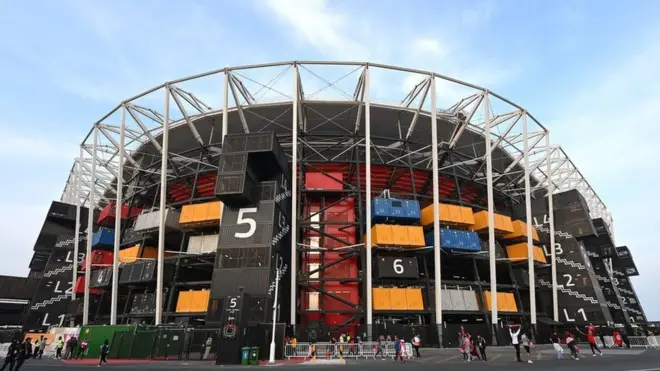 Uwanja uliojengwa na makontena mjini Doha