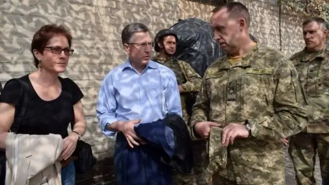 У Вашингтоні активно обговорюють можливість поставок озброєння українським збройним силам, заявив новий спецпредставник США по ситуації в Україні Курт Волкер (в центрі)