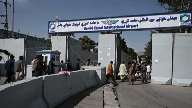 طالب چارواکي وايي د کابل هوايي ډګر د ترمیم او پاککارۍ چارې پیل شوي او ژر به ملکي الوتنې ترې بیا پیل شي.