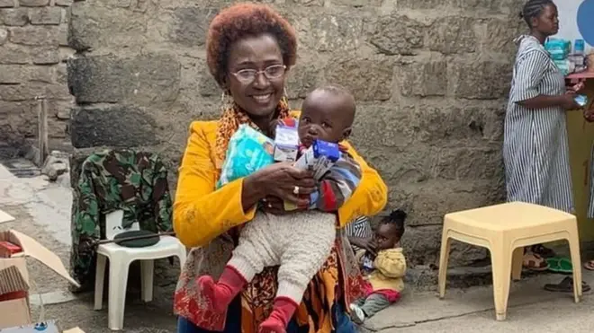 Umunyarwandakazi Kayitesi Esperance yashinze ishirahamwe Esperance Foundation ryo gufasha abapfasoni n'abana bapfunzwe i Nairobi mu gihugu ca Kenya.