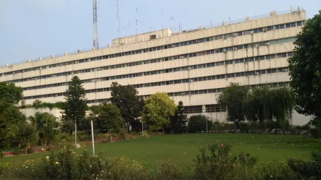 پی بی سی کی موجودہ سات منزلہ عمارت میں شعبہ انجینیئرنگ، پروگرامنگ، ایڈمن، پی آر، فنانس اور ہیڈ کوارٹر ایڈمن کے دفاتر ہیں