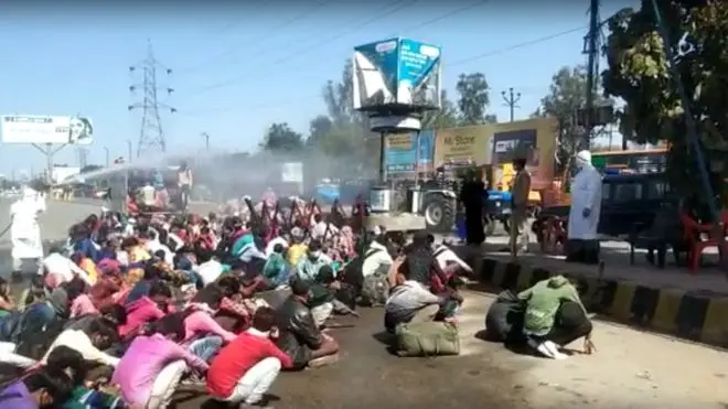 بریلی میں انسانوں پر کیمیکل والے والی کا چھڑکاوٴ