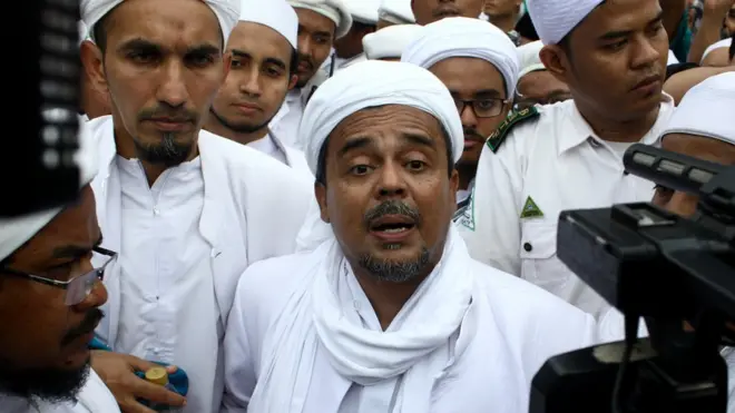 Rizieq Shihab dipastikan masih berada di luar Indonesia setelah dilaporkan melakukan umrah di Arab Saudi.