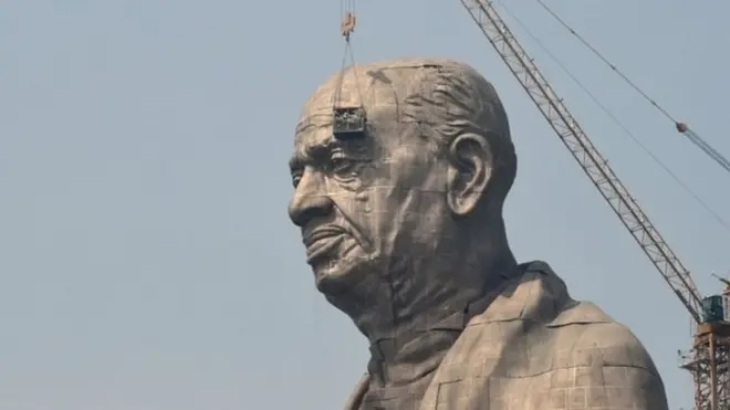 Patung pemimpin kemerdekaan Sardar Vallabhbhai Patel setinggi 182 m.