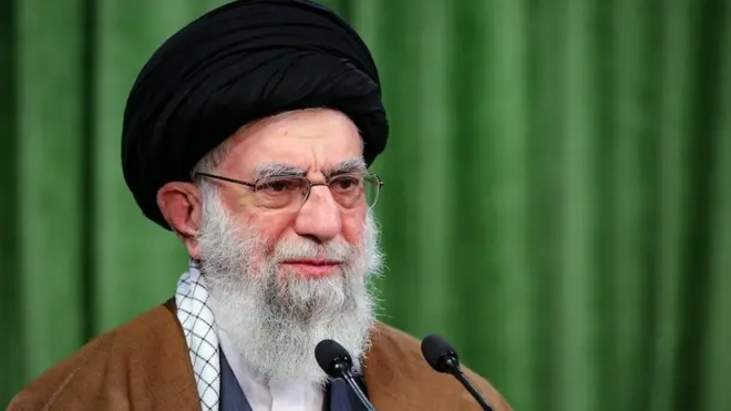 আয়াতোল্লা আলি খামেনেই তেহরানে রাষ্ট্রীয় টেলিভিশনে ভাষণ দিচ্ছেন ৩রা নভেম্বর ২০২০