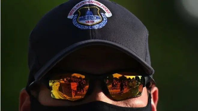 Perlindungan hukum terhadap penuntutan bagi polisi merupakan topik yang kontroversial di Amerika Serikat.