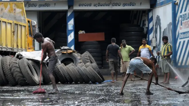 ගංවතුර බැස යයි