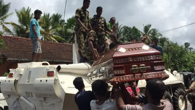 බුලත්සිංහල පිඹුර රෝහලෙන් භාරදුන් මෘතදේහ රැගෙන ගියේ සන්නාහ සන්නද්ධ රථ මගිනි