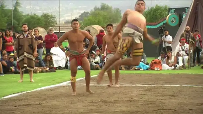 คนเล่นบอลโบราณ