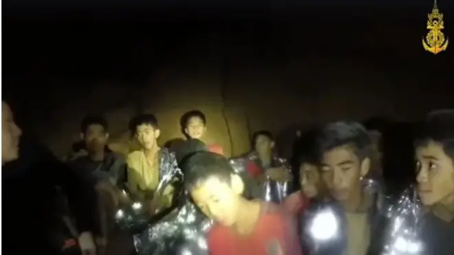 หน่วยซีลเผยแพร่คลิปวิดีโอทีมหมูป่าทักทายคนนอกถ้ำ ช่วงเช้า 4 ก.ค.