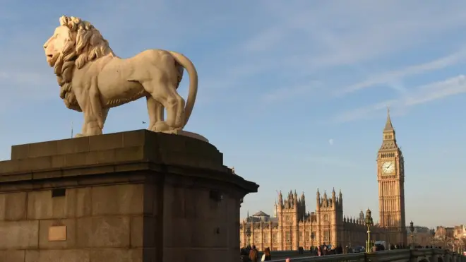 英國2017年大選讓很多觀察人士認為"大亂"之時，英國新政府組閣有序進行，以新姿態確保在退歐談判中的主動地位。