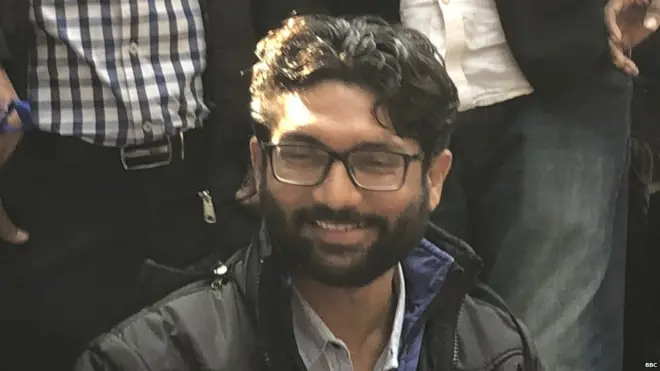 યુવા હુંકાર રેલીમાં જિગ્નેશ મેવાણીની તસવીર