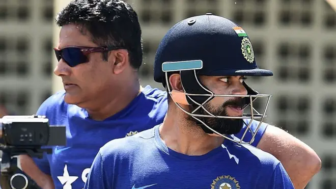 د هند کرېکټ لوبډلې روزونکي استعفا وکړه