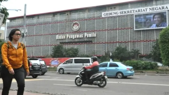 Bawaslu diharapkan tetap berusaha menegakkan hukum pemilu agar tidak terjadi kampanye secara liberal.