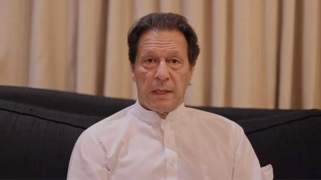عمران خان وايي، پنجشنبه به له وزیر اباده بیا لاریون پیل کړي.