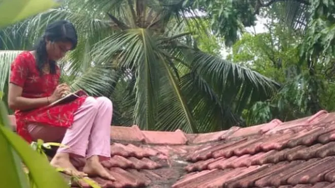 नमिता अपने घर की छत पर पढ़ने के लिए मजबूर थीं