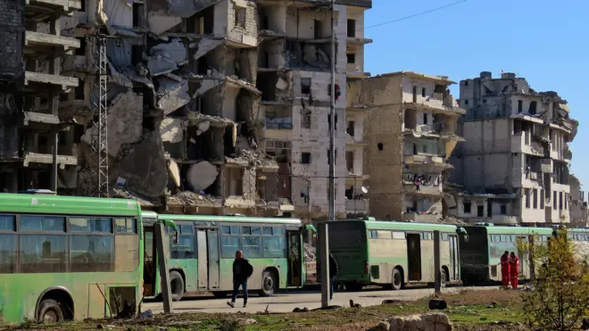 حافلات لنقل المدنيين