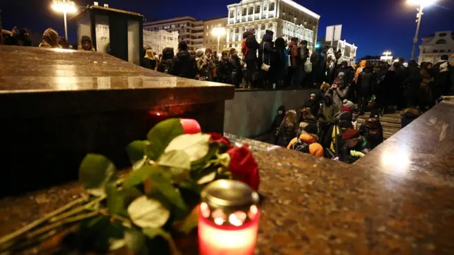 Для того, чтобы собраться на траурный митинг, москвичам не понадобилось официального приглашения властей