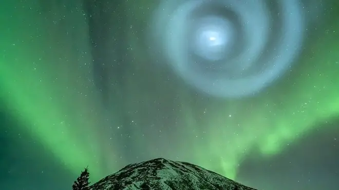 شاهد دوامة غامضة تبهر مراقبي السماء في ألاسكا