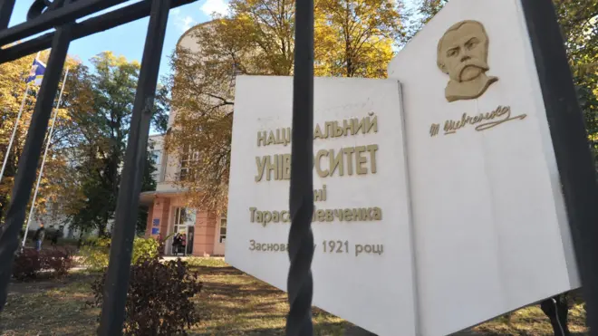 Територія Луганського національного університету імені Тараса Шевченка, у якому в 2014 році почав працювати "виш" "ЛНР". Фото 2014 року