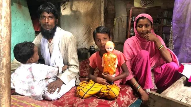 अफ़सार अहमद अपने परिवार के साथ