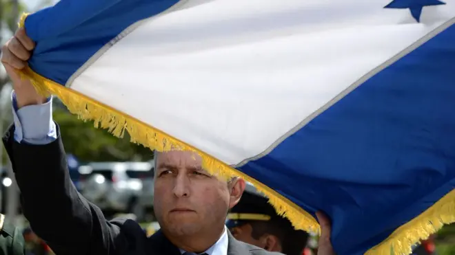 "Estas son las elecciones más supervisadas por observadores nacionales e internacionales en la historia de Honduras", le dice el vicepresidente Ricardo Álvarez a BBC Mundo.