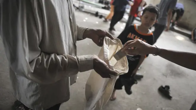 Pemerintah akan mengeluarkan peraturan presiden (perpres) untuk menarik zakat 2,5% bagi pegawai negeri sipil (PNS) muslim. (Foto merupakan ilustrasi).