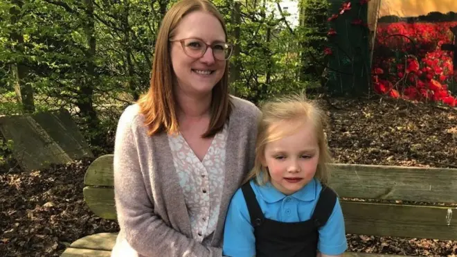 리사(사진 왼쪽)와 딸 니암