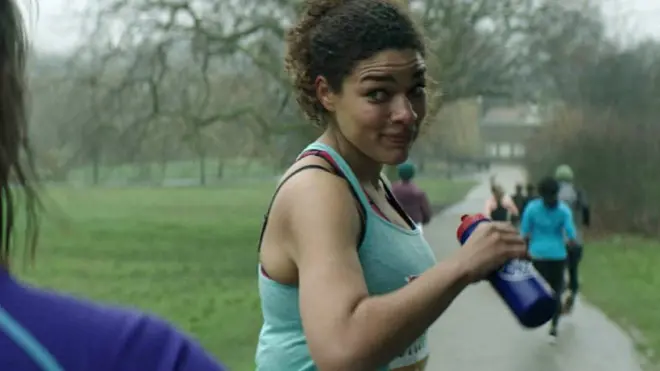 Mulher em anúncio do MI6