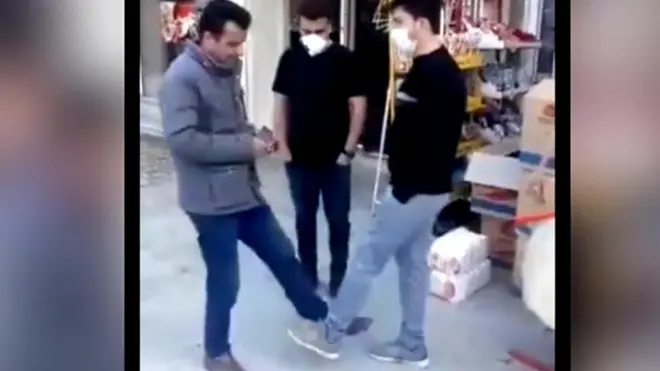 Приветствие по-уханьски.