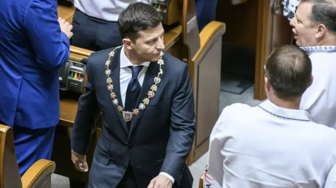 Під час інавгураційної промови у понеділок Зеленський заявив депутатам про рішення розпустити Раду