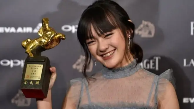 فيكي تفوقت على نجمتين سبق لهما الفوز بجائزة أفضل ممثلة