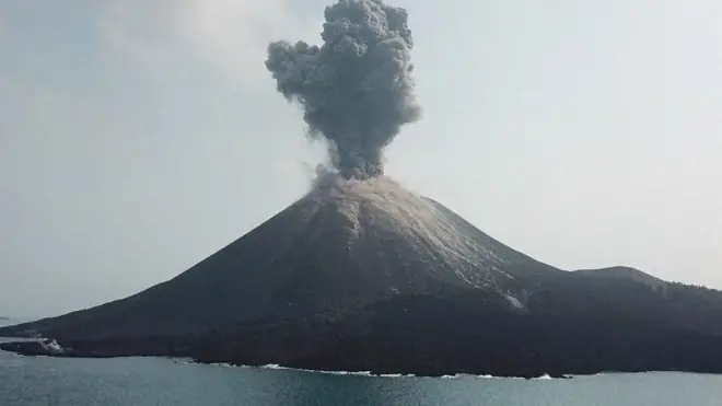 ภูเขาไฟกรากาตัวพิโรธ