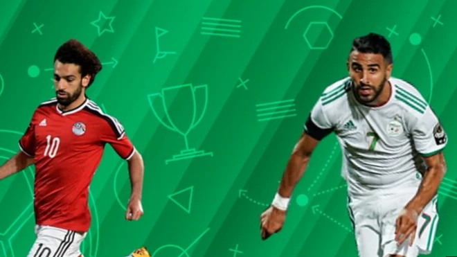 محمد صلاح (يسار) ورياض محرز