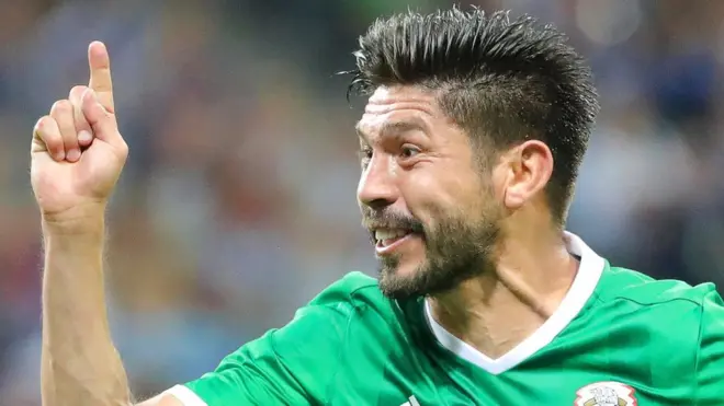 Oribe Peralta festeja el gol convertido a Nueva Zelanda.