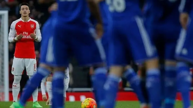 厄齊爾（奧斯爾）代表阿森納（阿仙奴）出場254次，贏得過三屆英格蘭足總杯冠軍。