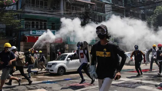 Protesters run from police in Mynamar