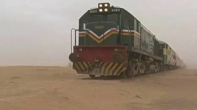 پاکستان میں ایک مال گاڑی ایسی بھی ہے جس کی رفتار بیل گاڑی سے بھی کم ہے اور جو 732 کلومیٹر کی فاصلہ کئی روز میں طے کرتی ہے۔