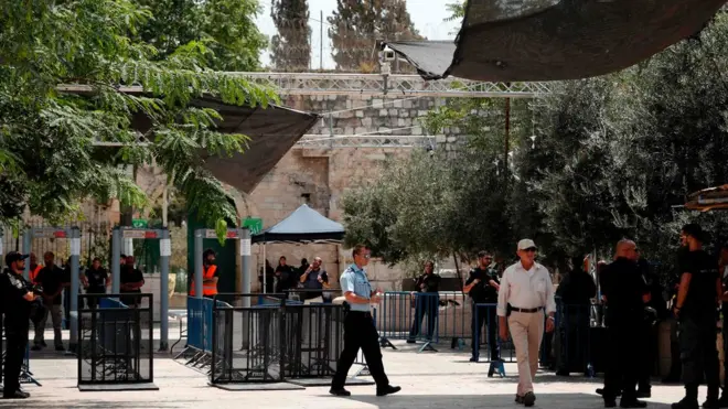 Güvenlik kapıları