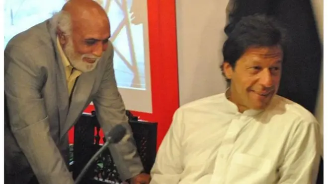 جب عمران خان پاکستانی سیاست میں ایک لطیفہ سا بن چلے تھے یہ ہارون رشید ہی تھے جو ہر روز اُن کے ناشتے، لنچ اور ڈنر کا احوال لِکھتے تھے