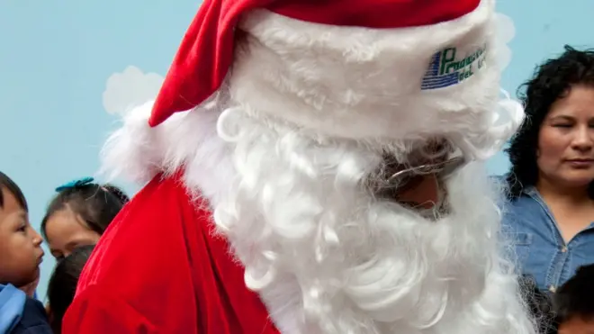 Penggunaan atribut sinterklas dianggap sebagai simbol Kristiani bagi sebagian besar umat Islam di Indonesia, kata