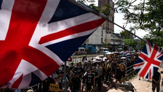 香港「反送中」「光復上稅」遊行出現英國國旗（13/7/2019）