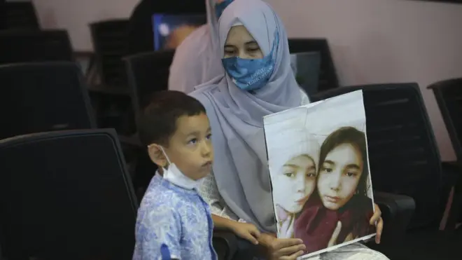 بچوں کو زبردستی والدین سے علیحدہ کیا جا رہا ہے