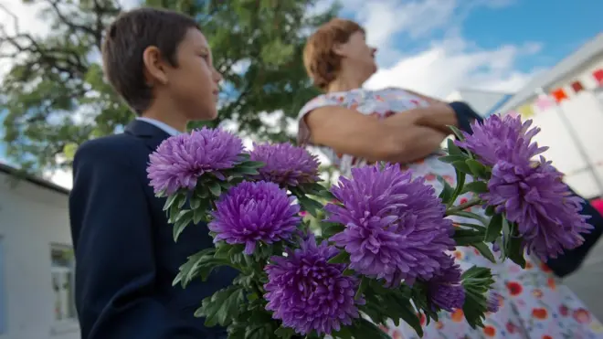 Некоторым родителям не понравилась идея отменить цветы в День знаний
