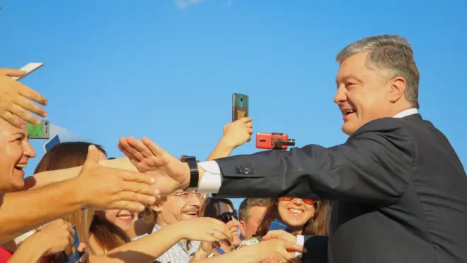 Порошенко спілкується з виборцями