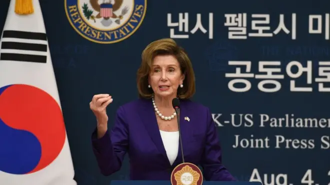 Bà Nancy Pelosi trong cuộc gặp với Chủ tịch Quốc hội Hàn Quốc Kim Jin-pyo ngày 4/8 ở thủ đô Seoul