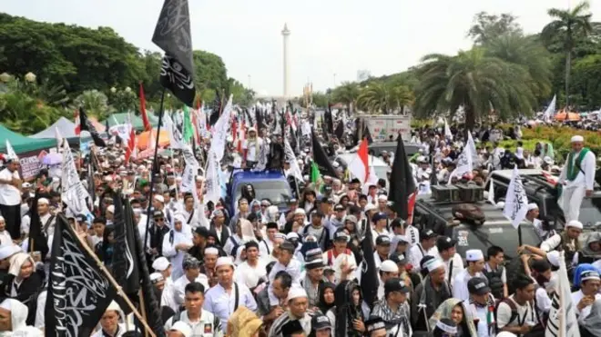 Reuni 212 dihadiri Prabowo Subianto dan sejumlah politikus yang akan bertarung dalam Pemilu 2019.